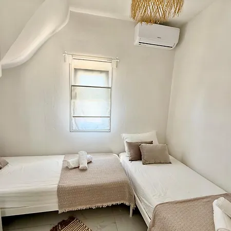 Oasis By The Pool Holiday home