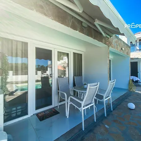 Holiday home Oasis By The Pool