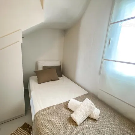 Holiday home Oasis By The Pool