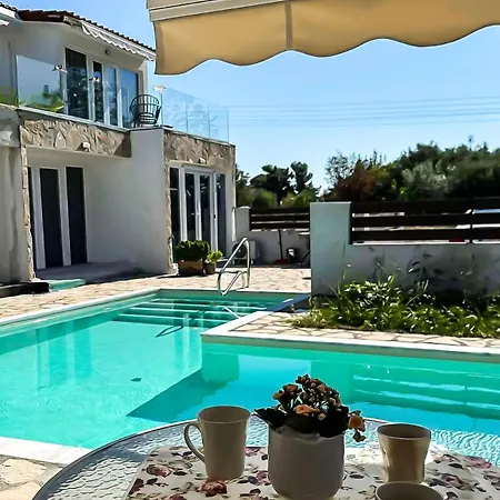 Nyaraló Oasis By The Pool