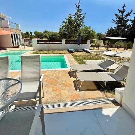 Oasis By The Pool Nea Kallikrateia