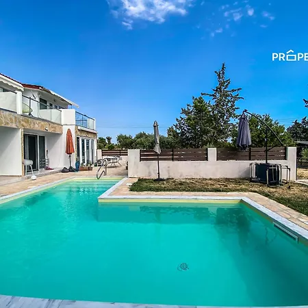 Oasis By The Pool بيت للعطل