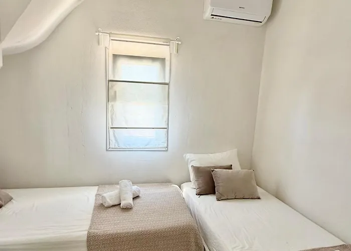 Oasis By The Pool 度假居