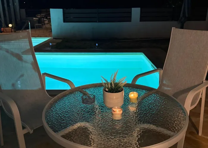 Oasis By The Pool
