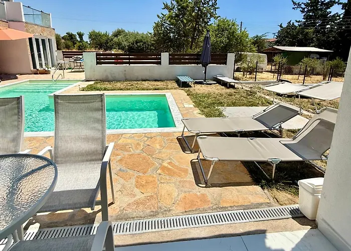 Oasis By The Pool Nea Kallikrateia