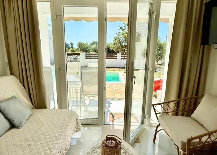 度假居 Oasis By The Pool Nea Kallikrateia