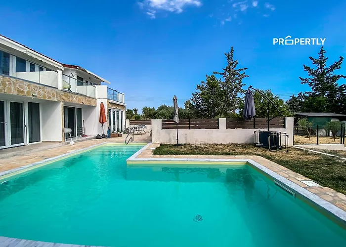 Oasis By The Pool 度假居