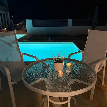 Oasis By The Pool