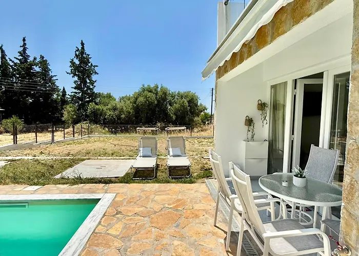 Oasis By The Pool Casa de Férias Nea Kallikrateia