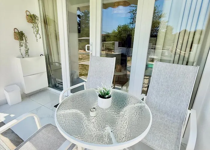 Oasis By The Pool Casa de Férias Nea Kallikrateia